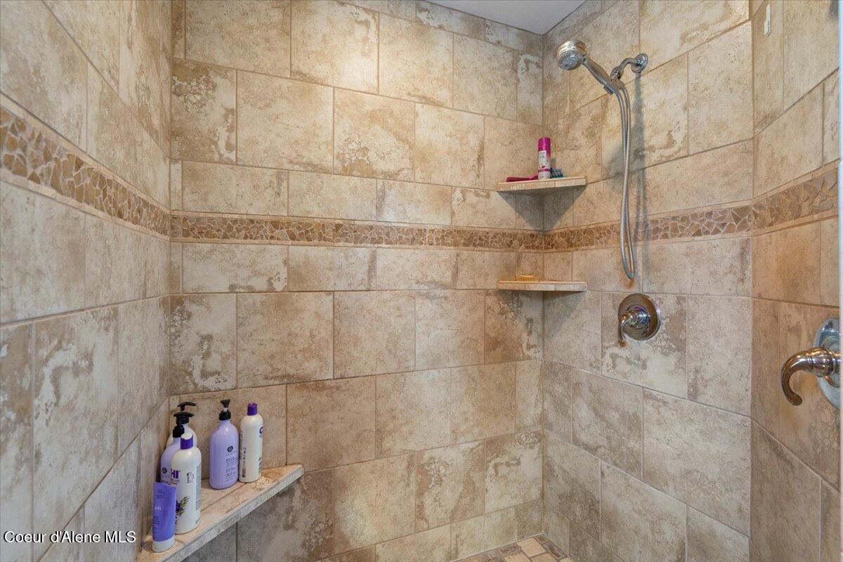 1839 East Ohio Match Road Rathdrum, ID 83858 - Photo 33 of 78 33-Primary bathroom