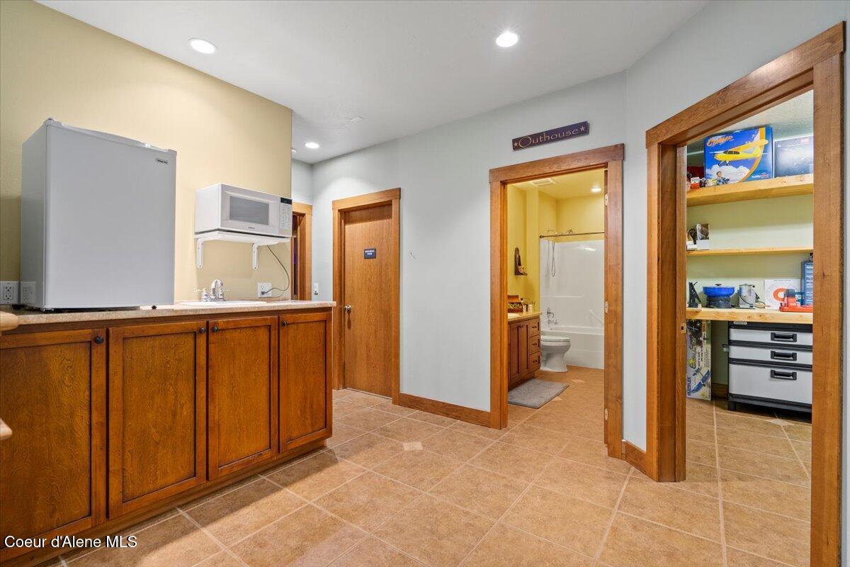 1839 East Ohio Match Road Rathdrum, ID 83858 - Photo 41 of 78 41-Basement bar