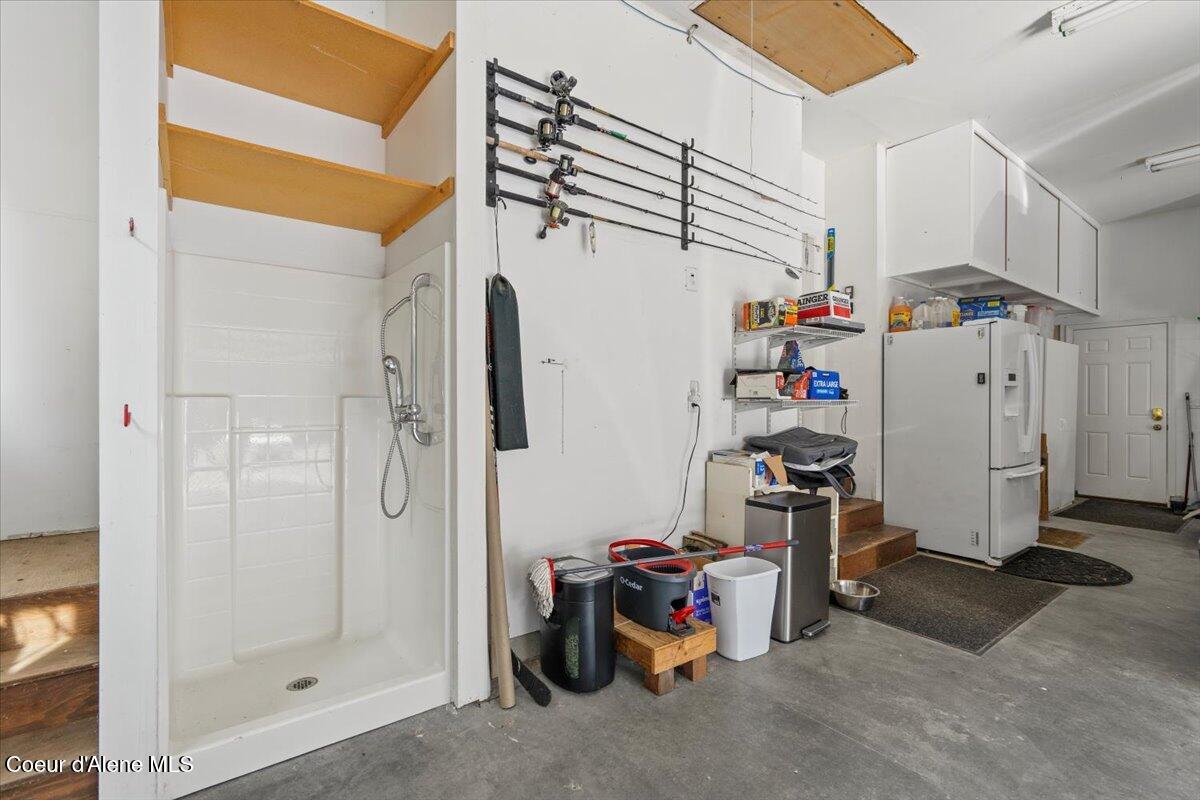 1839 East Ohio Match Road Rathdrum, ID 83858 - Photo 54 of 78 54-Garage shower
