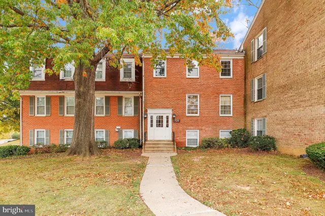 $210,000 | 724 Quince Orchard Boulevard, Unit 202, Gaithersburg, MD 20878