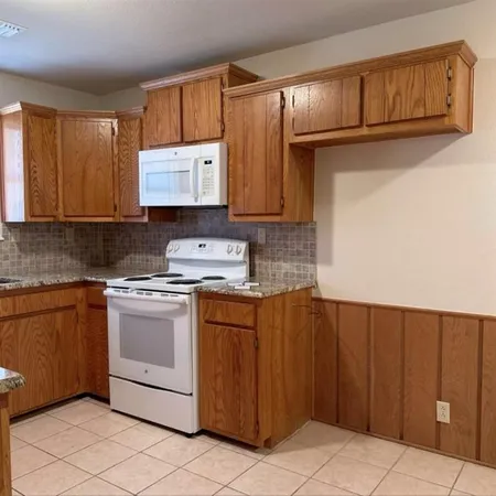 $1,275 | 106 Shaw Street, Unit 106, Tom Bean, TX 75491