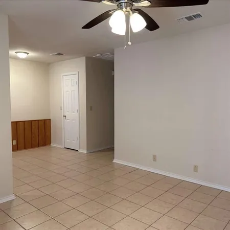 $1,275 | 106 Shaw Street, Unit 106, Tom Bean, TX 75491