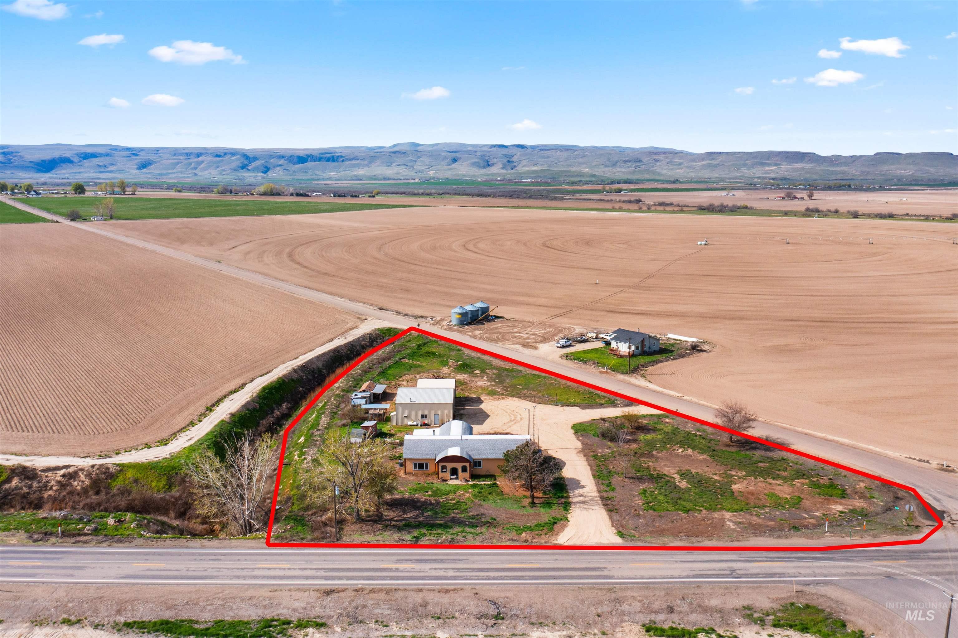 5168 South Jump Creek Road Marsing, ID 83639 - Photo 6 of 40 Overview of rural landscape with property boundaries highlighted and a mountain backdrop
