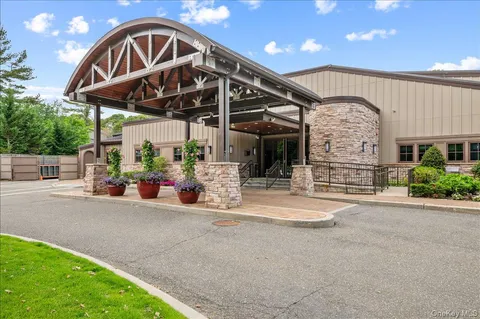 $999,000 | 225 Hamlet Drive, Jericho, NY 11753