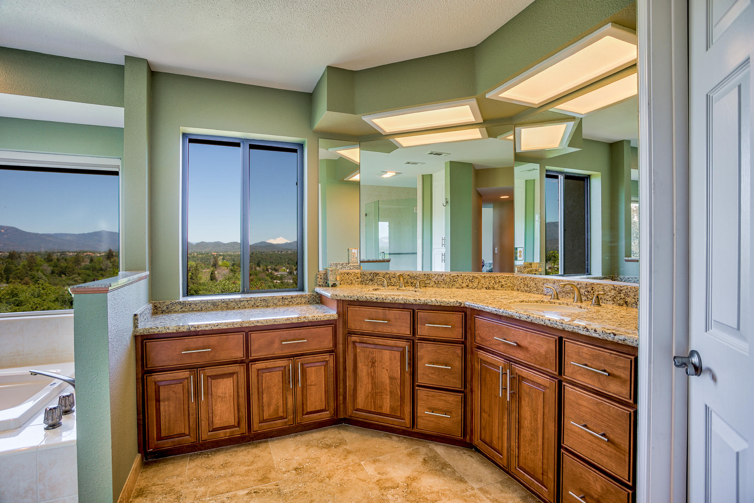 3559 Stone Ridge Place Redding, CA 96001 - Photo 22 of 51 Master bath