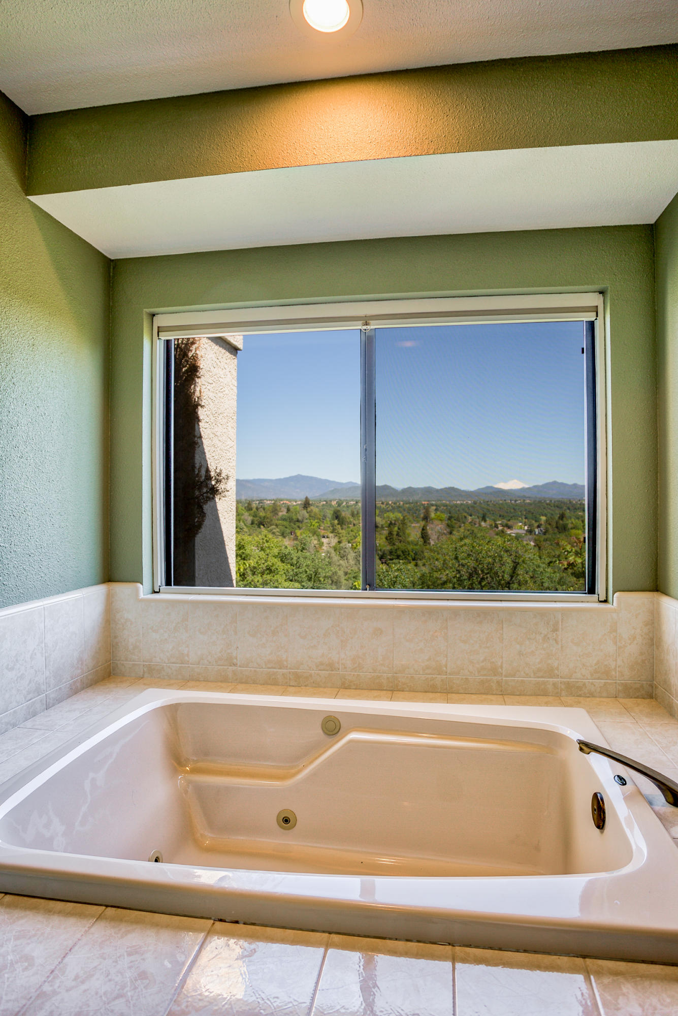 3559 Stone Ridge Place Redding, CA 96001 - Photo 23 of 51 Views from bathtub