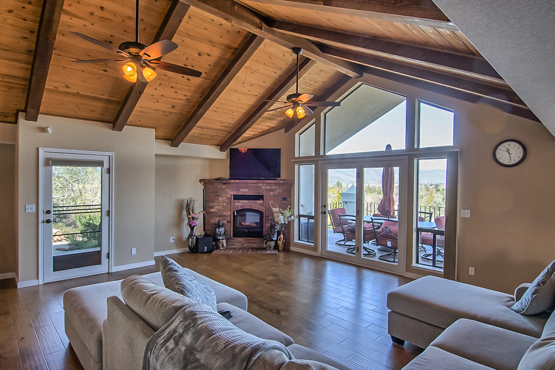 3559 Stone Ridge Place Redding, CA 96001 - Photo 9 of 51 Great room