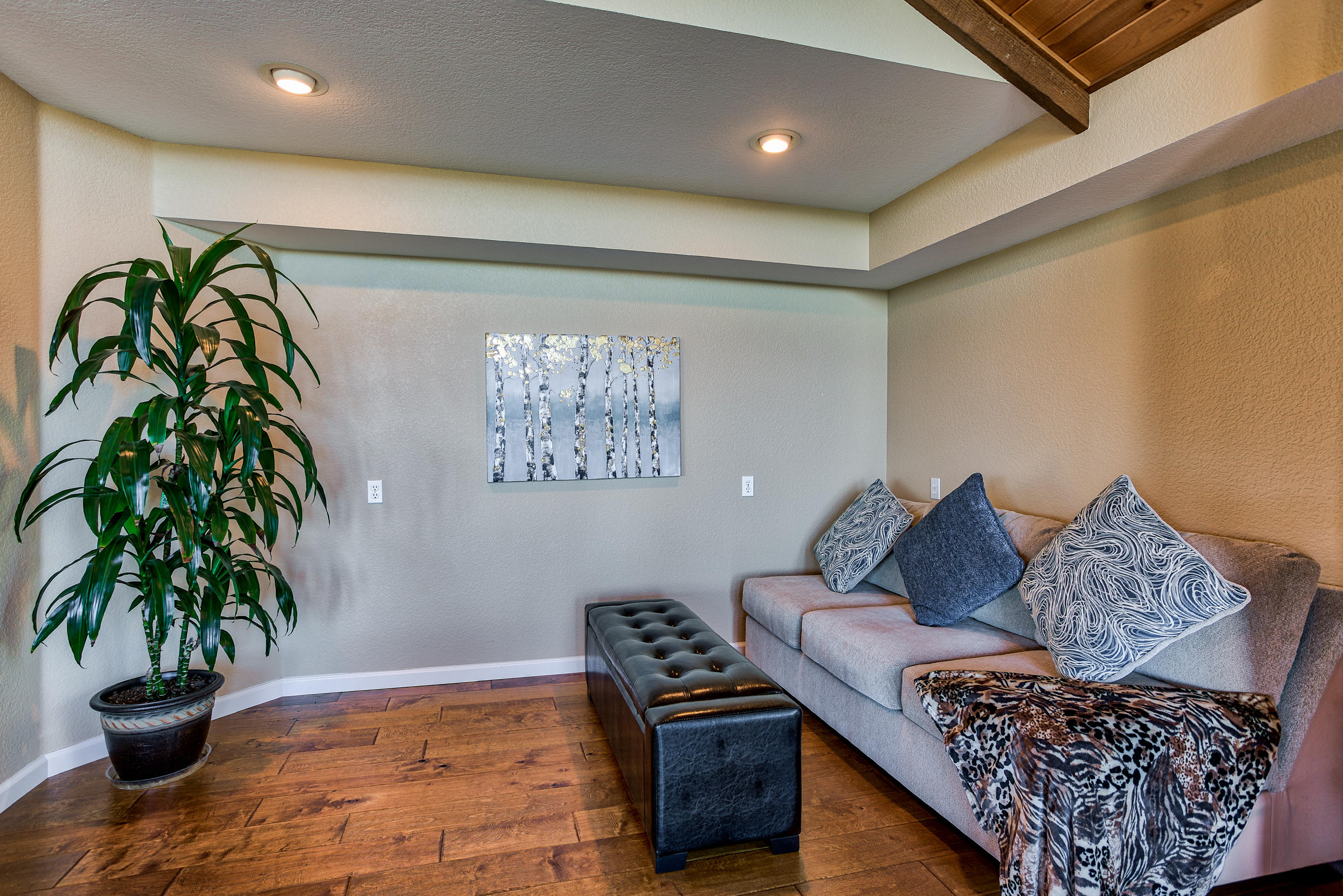 3559 Stone Ridge Place Redding, CA 96001 - Photo 10 of 51 Sitting area/piano area