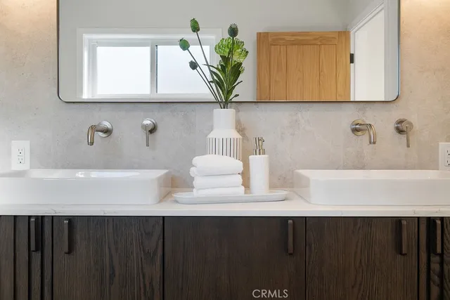 $2,425,000 | 4831 Sancola Avenue, Toluca Lake, CA 91601