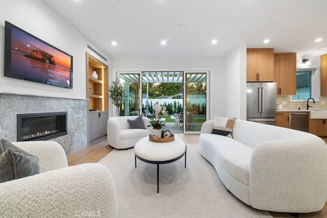 $2,425,000 | 4831 Sancola Avenue, Toluca Lake, CA 91601