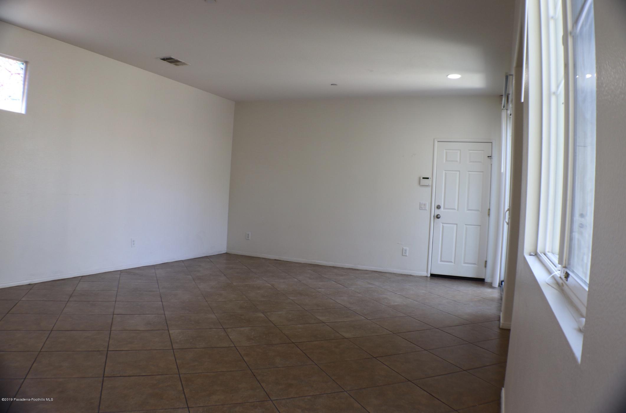 1869 Steinman Street Riverside, CA 92507 - Photo 9 of 37 EA7C9DE0-84DE-4001-87CD-CF10763510AA