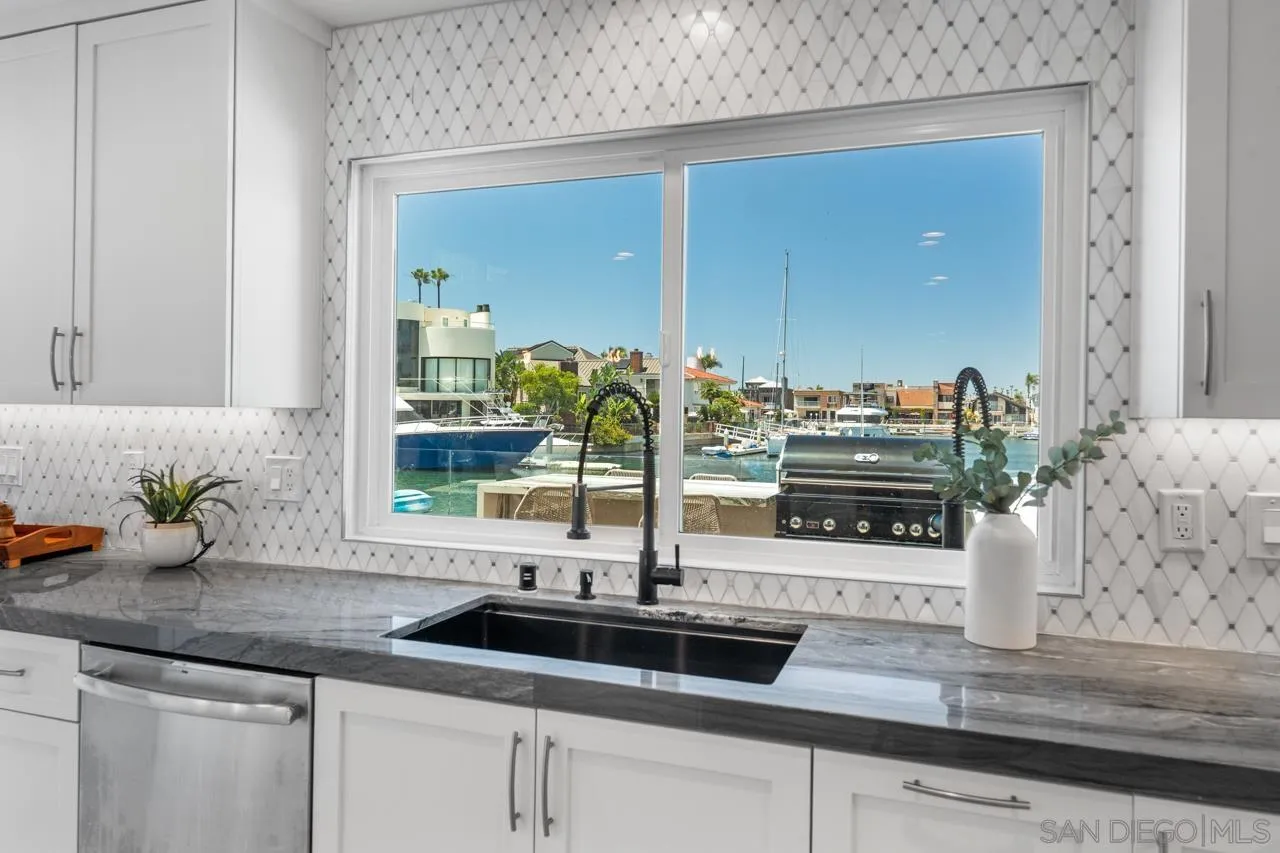 27 Green Turtle Road Coronado, CA 92118 - Photo 16 of 74
