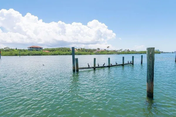 $284,500 | 1650 South Lake Avenue, Unit 4, Largo, FL 33756