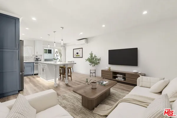 $5,695 | 2435 3rd Street, Unit 1, Santa Monica, CA 90405