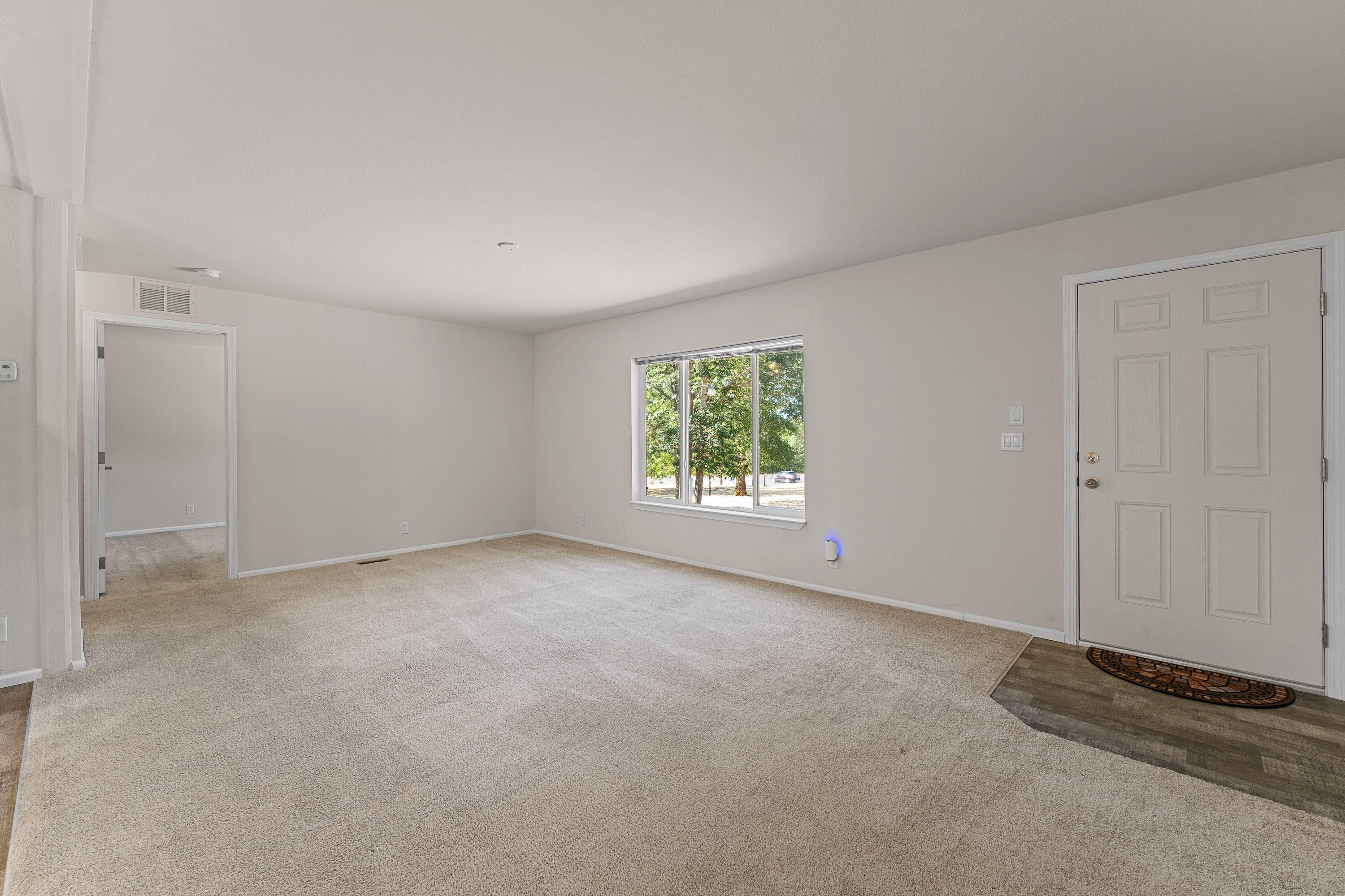 849 Three Pines Road Grants Pass, OR 97526 - Photo 10 of 29 INT (5 of 18)