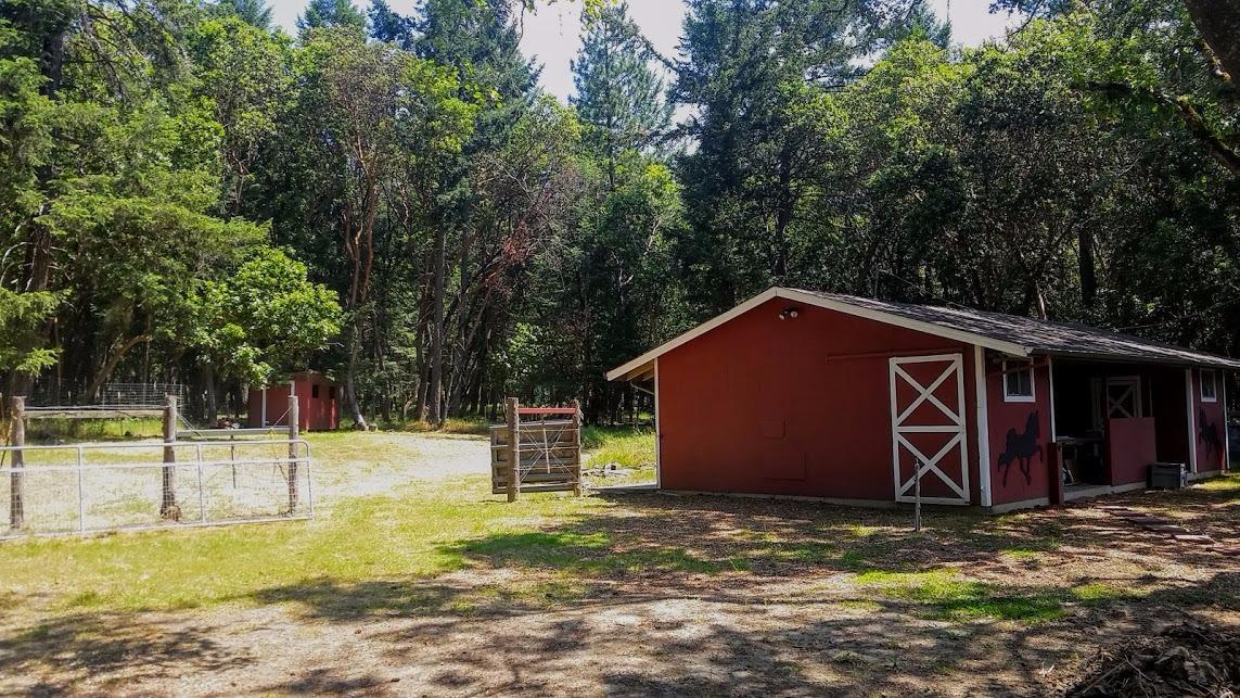 8906 North Applegate Road Grants Pass, OR 97527 - Photo 6 of 33 a view of a backyard