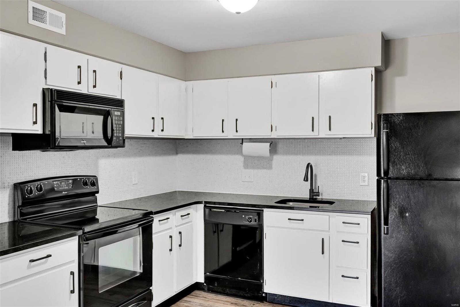 12122 Natural Bridge Road, Unit J Bridgeton, MO 63044 - Photo 11 of 20 Gallery Image 11