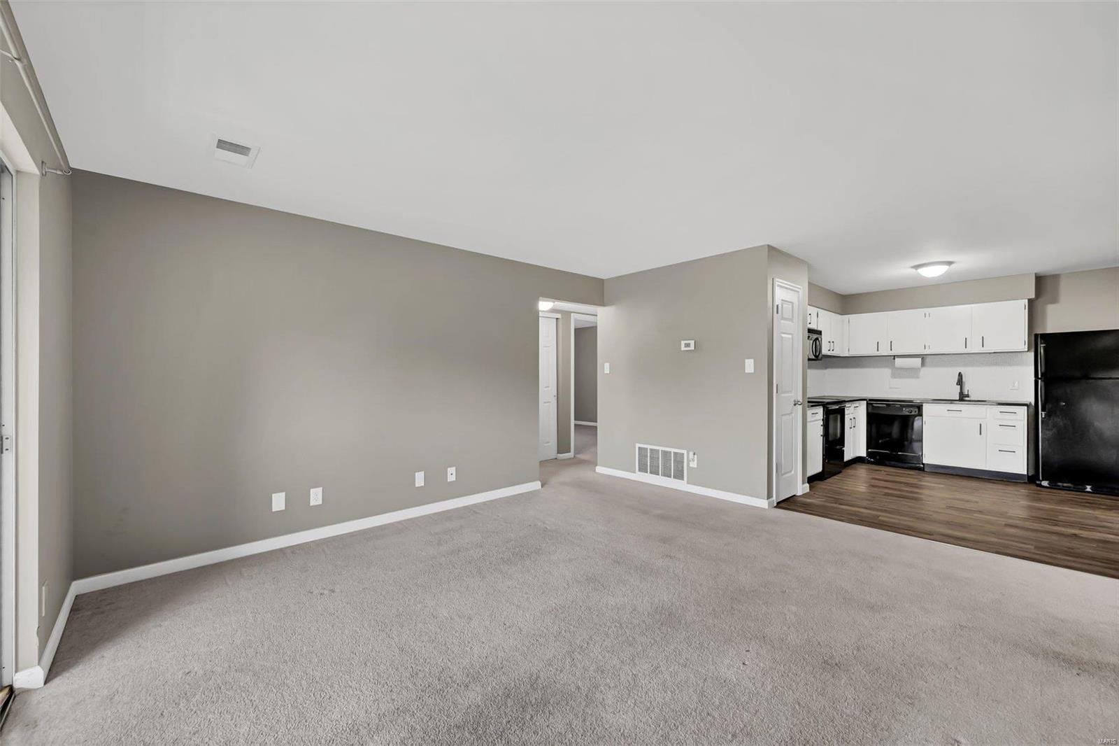 12122 Natural Bridge Road, Unit J Bridgeton, MO 63044 - Photo 4 of 20 Gallery Image 4