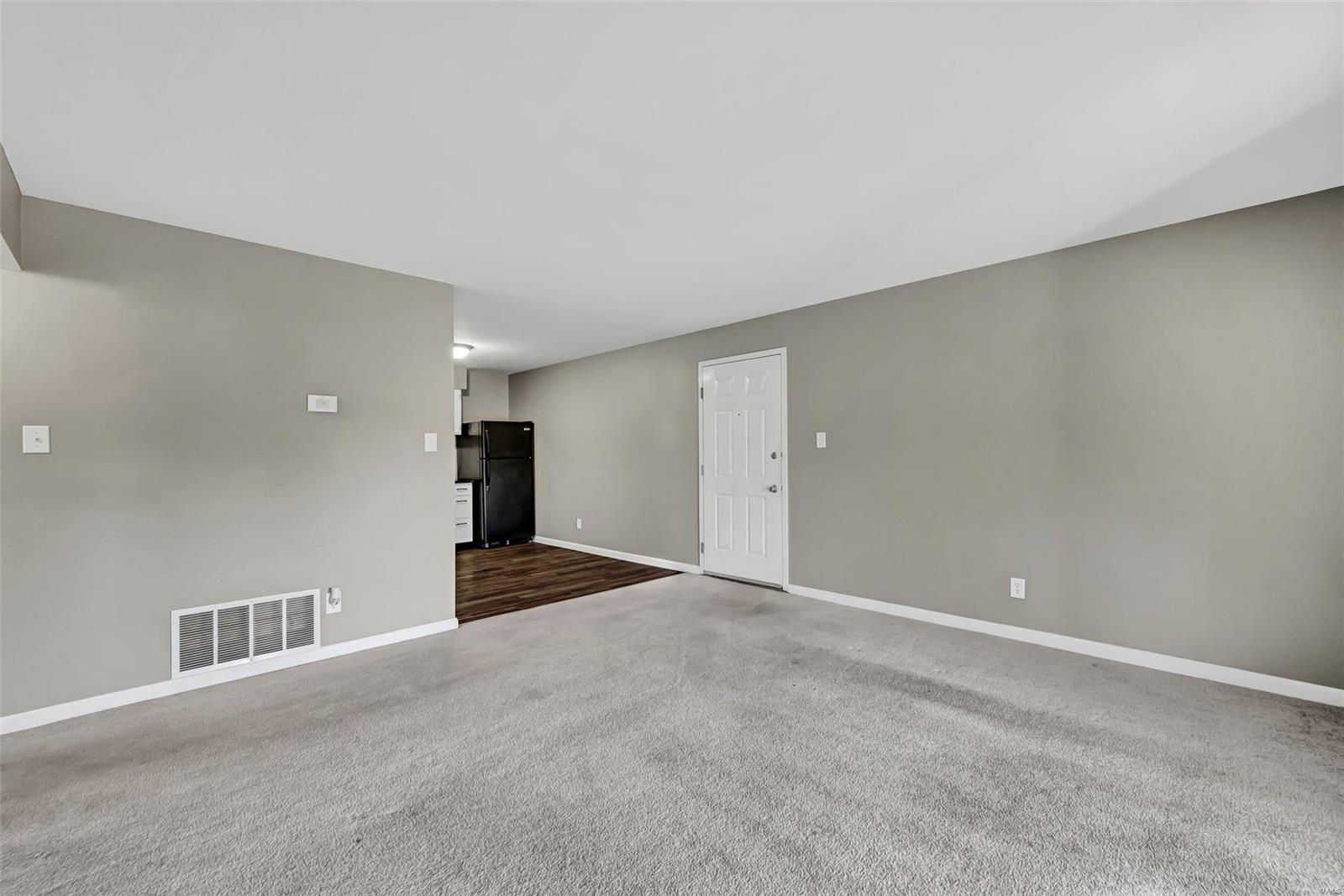12122 Natural Bridge Road, Unit J Bridgeton, MO 63044 - Photo 5 of 20 Gallery Image 5