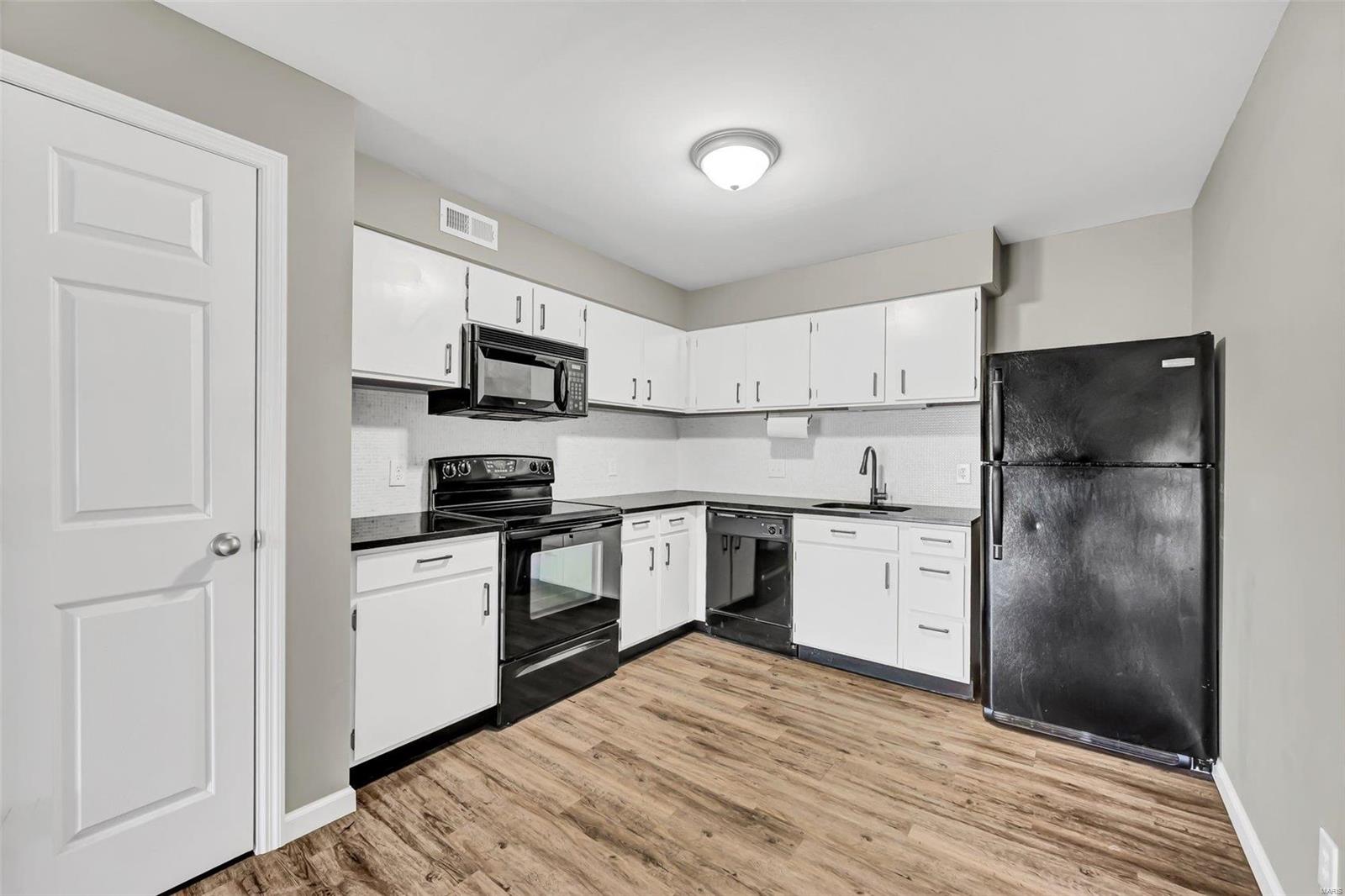 12122 Natural Bridge Road, Unit J Bridgeton, MO 63044 - Photo 7 of 20 Gallery Image 7