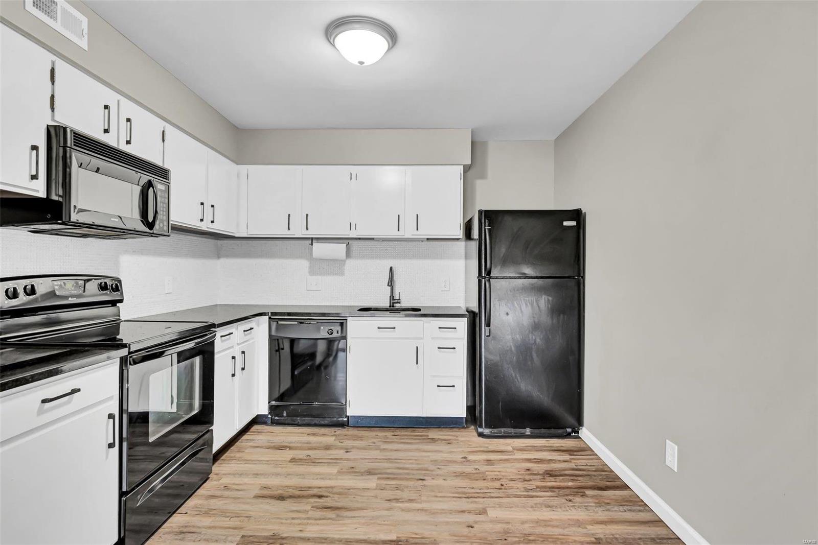 12122 Natural Bridge Road, Unit J Bridgeton, MO 63044 - Photo 8 of 20 Gallery Image 8