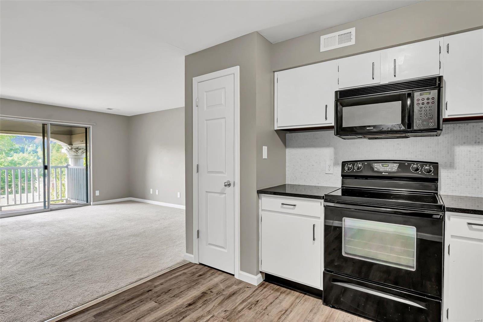 12122 Natural Bridge Road, Unit J Bridgeton, MO 63044 - Photo 10 of 20 Gallery Image 10