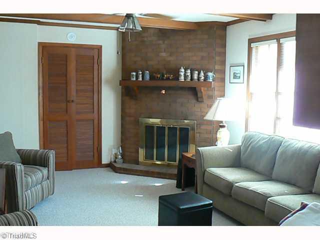 151 Surtees Road Winston-Salem, NC 27104 - Photo 4 of 12 Den/Family/Great Room.