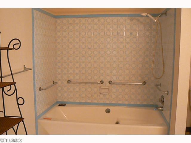 151 Surtees Road Winston-Salem, NC 27104 - Photo 6 of 12 Master Bath/Spa.