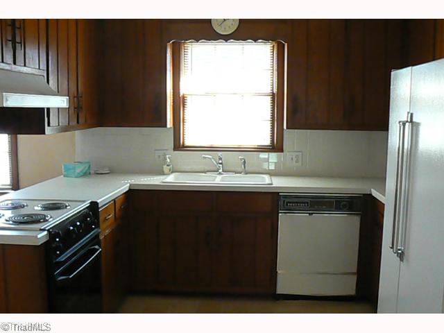151 Surtees Road Winston-Salem, NC 27104 - Photo 10 of 12 Kitchen.