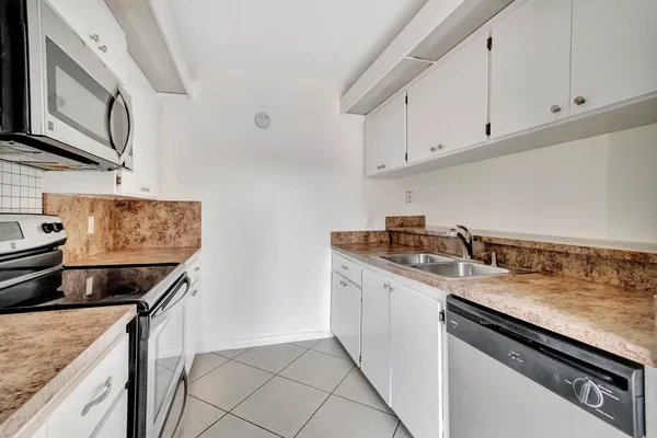 $2,500 | 311 3rd Way, West Palm Beach, FL 33407
