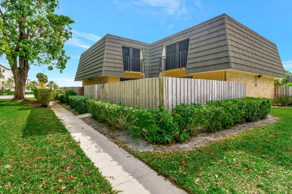 $2,500 | 311 3rd Way, West Palm Beach, FL 33407