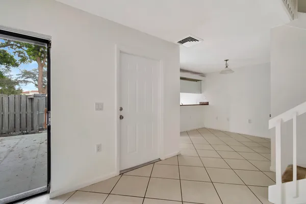 $2,500 | 311 3rd Way, West Palm Beach, FL 33407