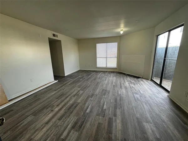 $795 | 3524 West Buckingham Road, Unit 314, Garland, TX 75042