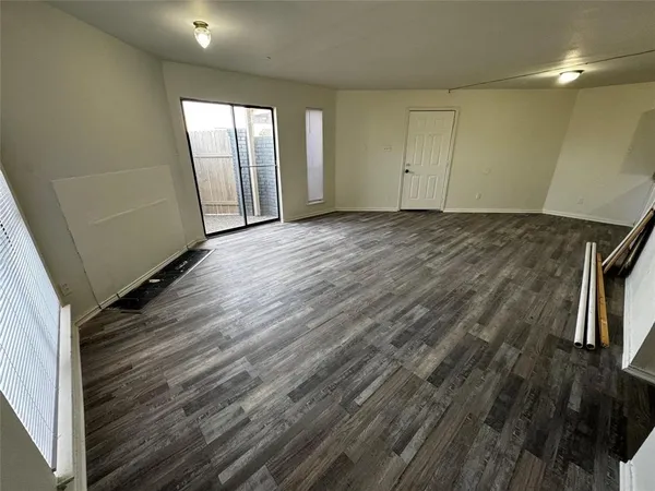 $795 | 3524 West Buckingham Road, Unit 314, Garland, TX 75042
