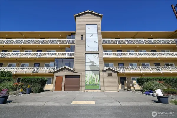 $264,950 | 262 Oyhut Bay Boulevard Southwest, Unit 305, Ocean Shores, WA 98569