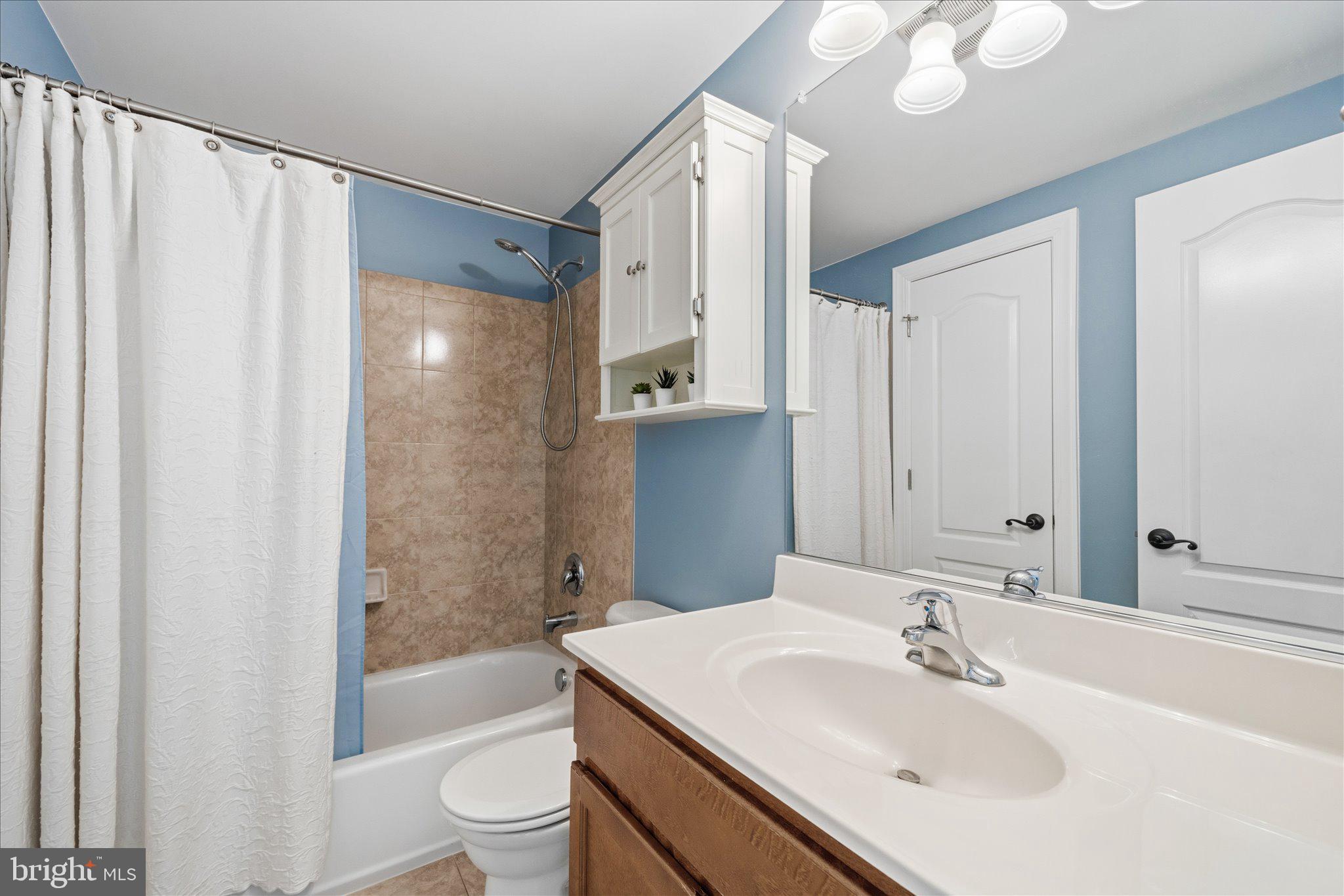 9055 Buckland Mill Road Gainesville, VA 20155 - Photo 26 of 76 2nd Full Bath on Main Level