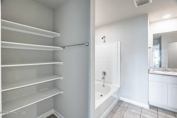 $2,100 | 206 Chestnut Oak Drive, Lafayette, LA 70507