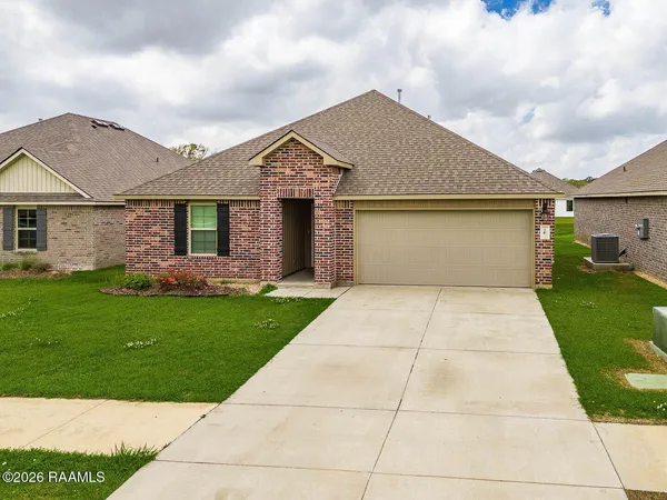 $2,100 | 206 Chestnut Oak Drive, Lafayette, LA 70507