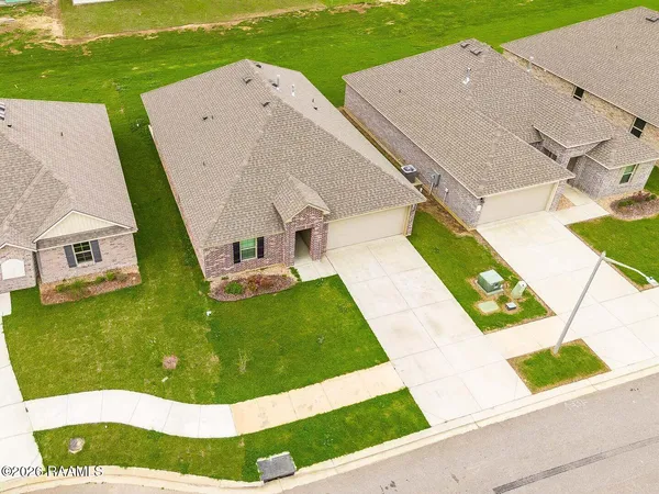 $2,100 | 206 Chestnut Oak Drive, Lafayette, LA 70507