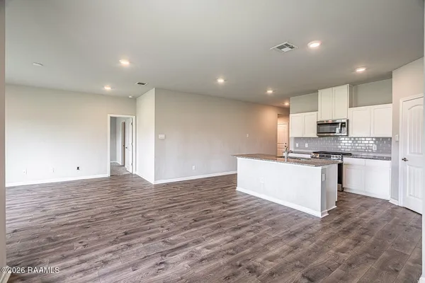 $2,100 | 206 Chestnut Oak Drive, Lafayette, LA 70507