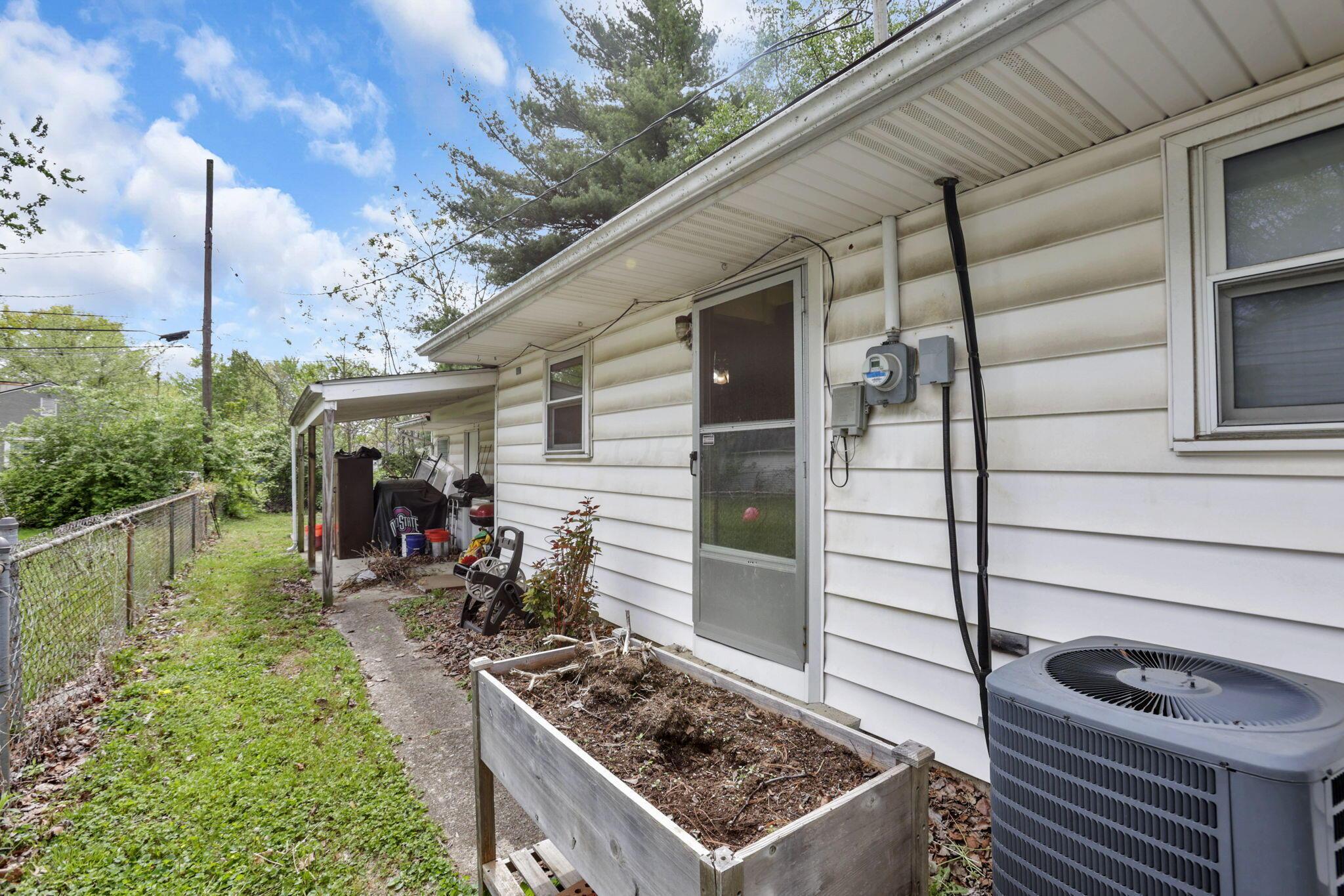 916 South Hampton Road Columbus, OH 43227 - Photo 21 of 29 35-web-or-mls-0D3A8070