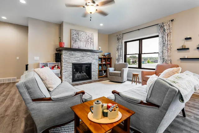 $575,000 | 618 Silver Drive, Holmen, WI 54636