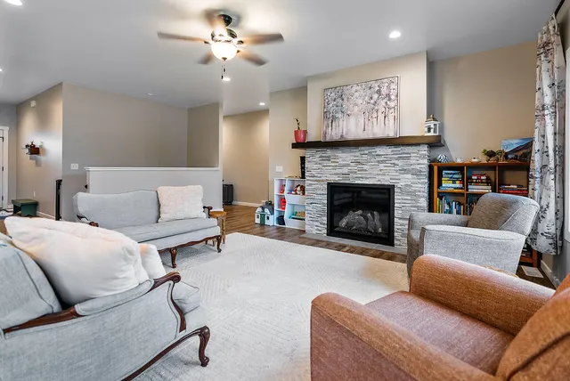 $575,000 | 618 Silver Drive, Holmen, WI 54636