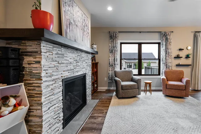 $575,000 | 618 Silver Drive, Holmen, WI 54636