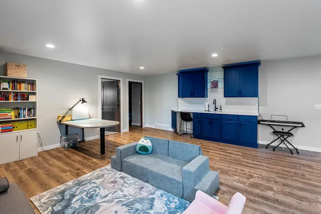 $575,000 | 618 Silver Drive, Holmen, WI 54636