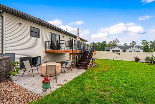 $575,000 | 618 Silver Drive, Holmen, WI 54636