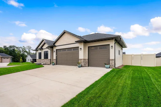 $575,000 | 618 Silver Drive, Holmen, WI 54636