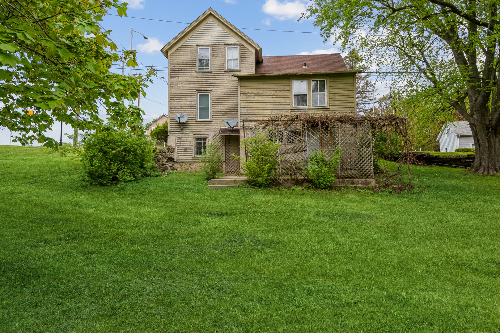 2517 Johnsburg Road Johnsburg, IL 60051 - Photo 11 of 11 a front view of a house with a garden