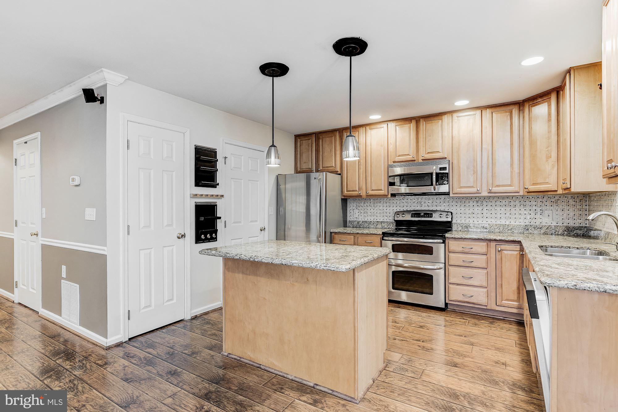 1618 Hilltop Road Edgewater, MD 21037 - Photo 12 of 42 Eat-In Kitchen