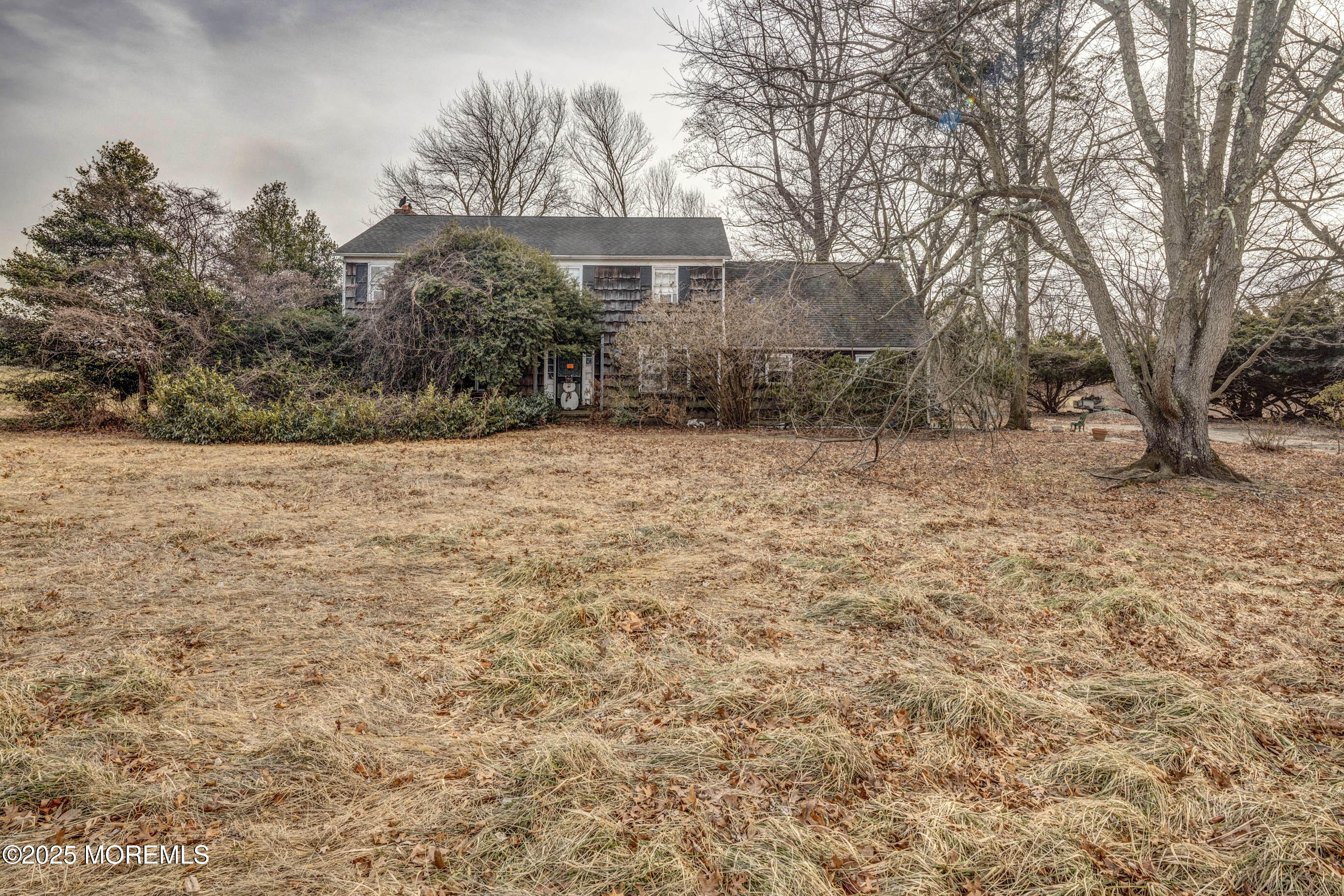 16 Pleasant Valley Road Morganville, NJ 07751 - Photo 3 of 18 a backyard of a house